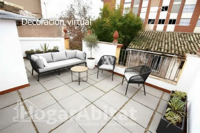 ¡EN PLENO CENTRO! CASA AMPLIA Y SEMIREFORMADA, CON BAJO COME - foto 2