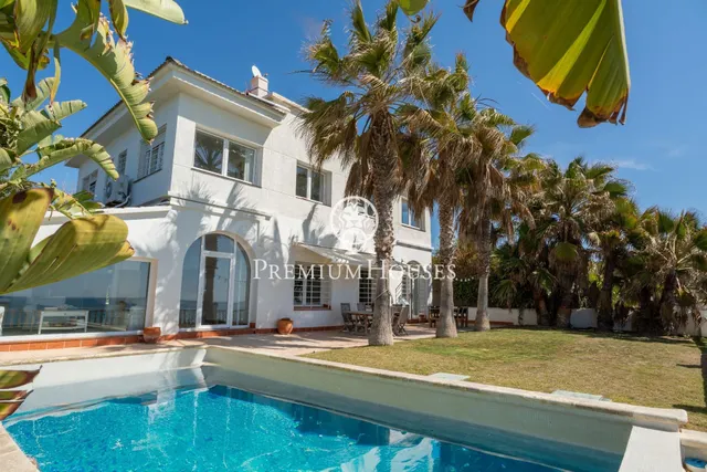 Exclusiva casa frente al mar - foto 2