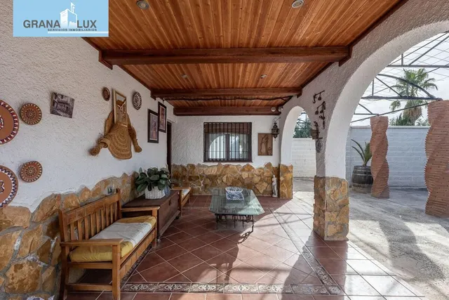 Chalet independiente con pozo propio y placas solares — 28