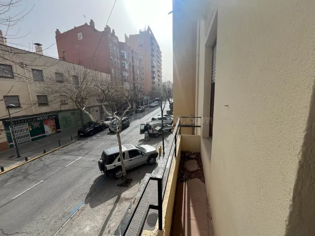 PISO CÉNTRICO DE CORREDERA  MUY AMPLIO. IDEAL PARA REFORMAR. TERRAZA ENORME — 4