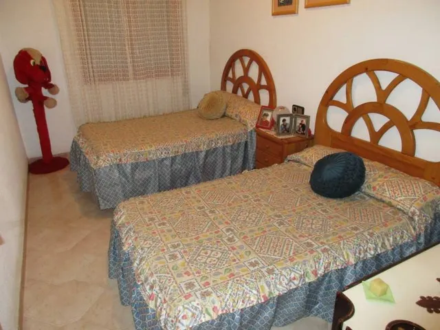 Chalet en venta de dos plantas, con piscina y tres almacenes. — 10