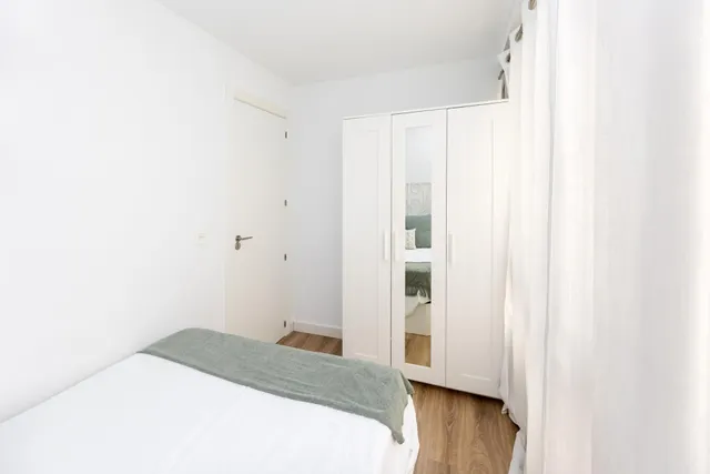 ¡Vive en pleno centro de Granada! Piso de 2 habitaciones con ascensor. — 20