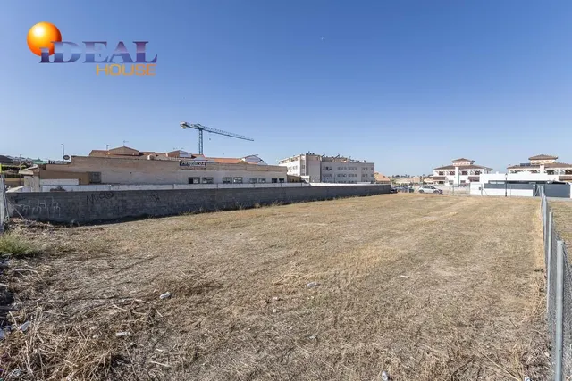 Solar de 1.175 m2 en Ogijares — 2