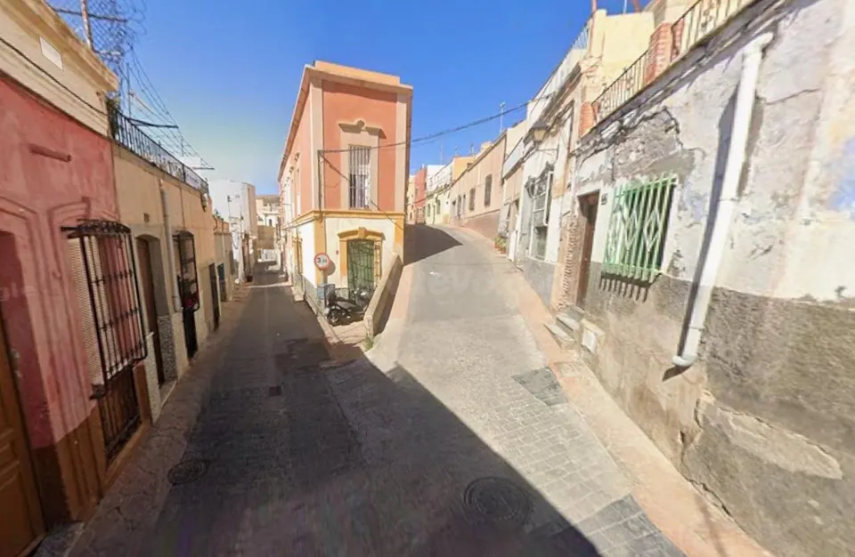 CASA EN VENTA EN ALMERIA