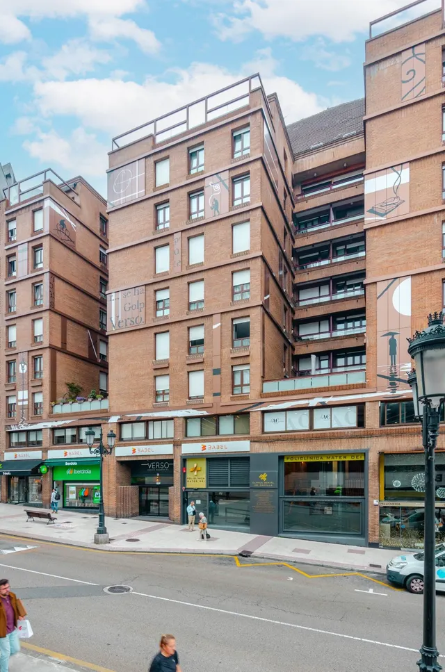 Piso en el Edificio El Verso, Calle Víctor Chavarri — 37