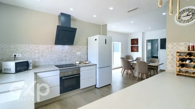 CASA EN ALGEMESI — 12