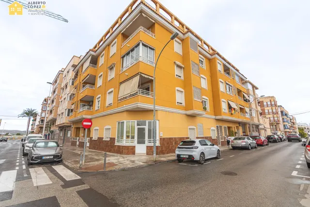 Piso soleado esquina con terraza y piscina comunitaria en El Altet — 35