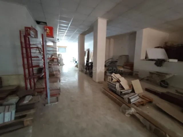 SE VENDE LOCAL COMERCIAL EN ZONA CORTES VALENCIANAS