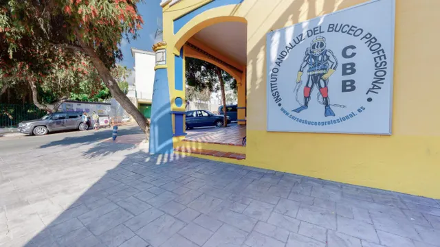 Gran local comercial de 1295m2 en Benalmadena — 19