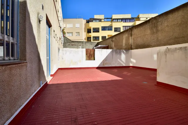 Amplio Local Comercial en Calle Maya - foto 3