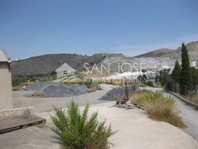 Inmobiliaria San Jose vende NAVE con terreno terciario en Ho - foto 5