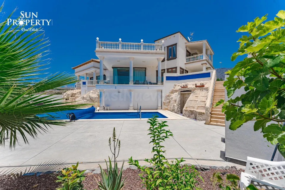 VILLA DE LUJO EN COSTA ADEJE - LA CALETA