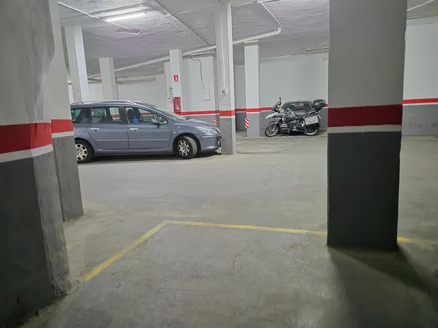 Buena plaza de coche — 7
