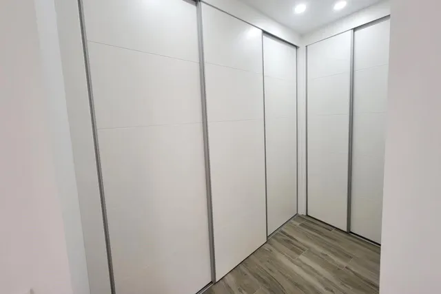 Apartamento moderno (desde 2024 - 148 m2 - 1.ª planta) en Alegria XVIII con piscina interior, sauna y gimnasio, en pleno centro de la ciudad, ¡a tan solo 300 m de Piscinas Naturales/Playa del Cura! — 29