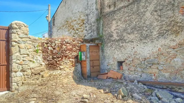 Terreno urbano con casa en Montanchez - foto 4