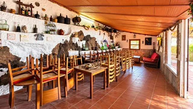 Finca exclusiva en Vilaflor · 2 viviendas, viñedo, bodega y piscina — 61