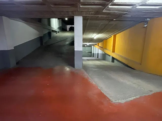 ¡OLVÍDATE DE BUSCAR APARCAMIENTO! PLAZA TOP EN CARRÚS OESTE — 2