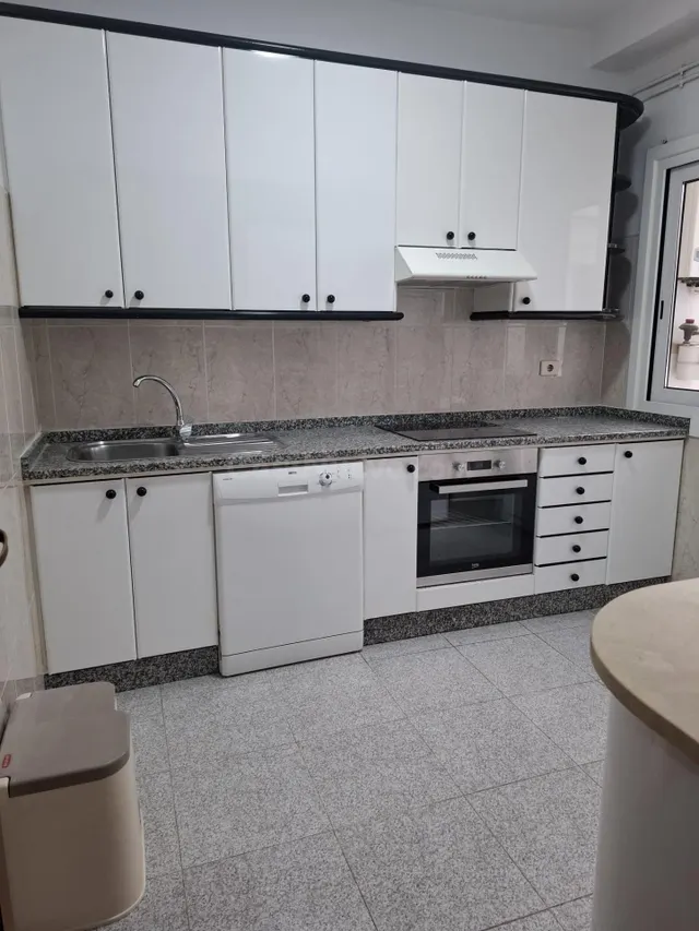 SE ALQUILA PISO EN AV. DA HABANA - foto 4