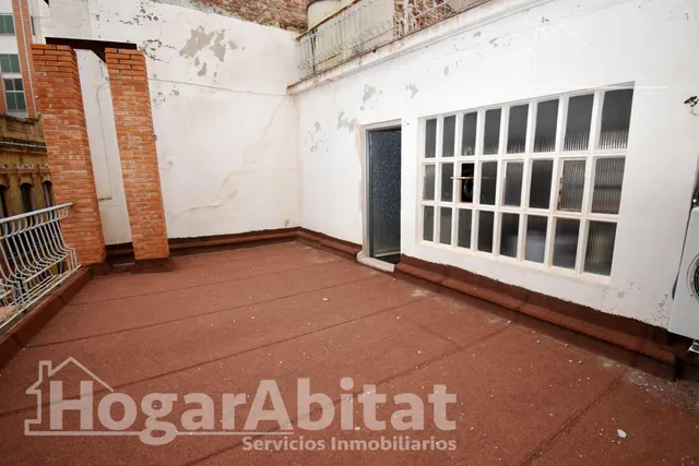 Casa semireformada con garaje y dos terrazas, en el centro — 23