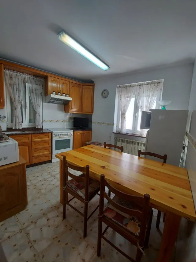 Casa en Toreno con Terreno: Amplia Propiedad de 3 habitaciones — 26