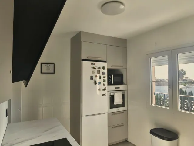 Casa pareada con piscina privada en zona tranquila — 11