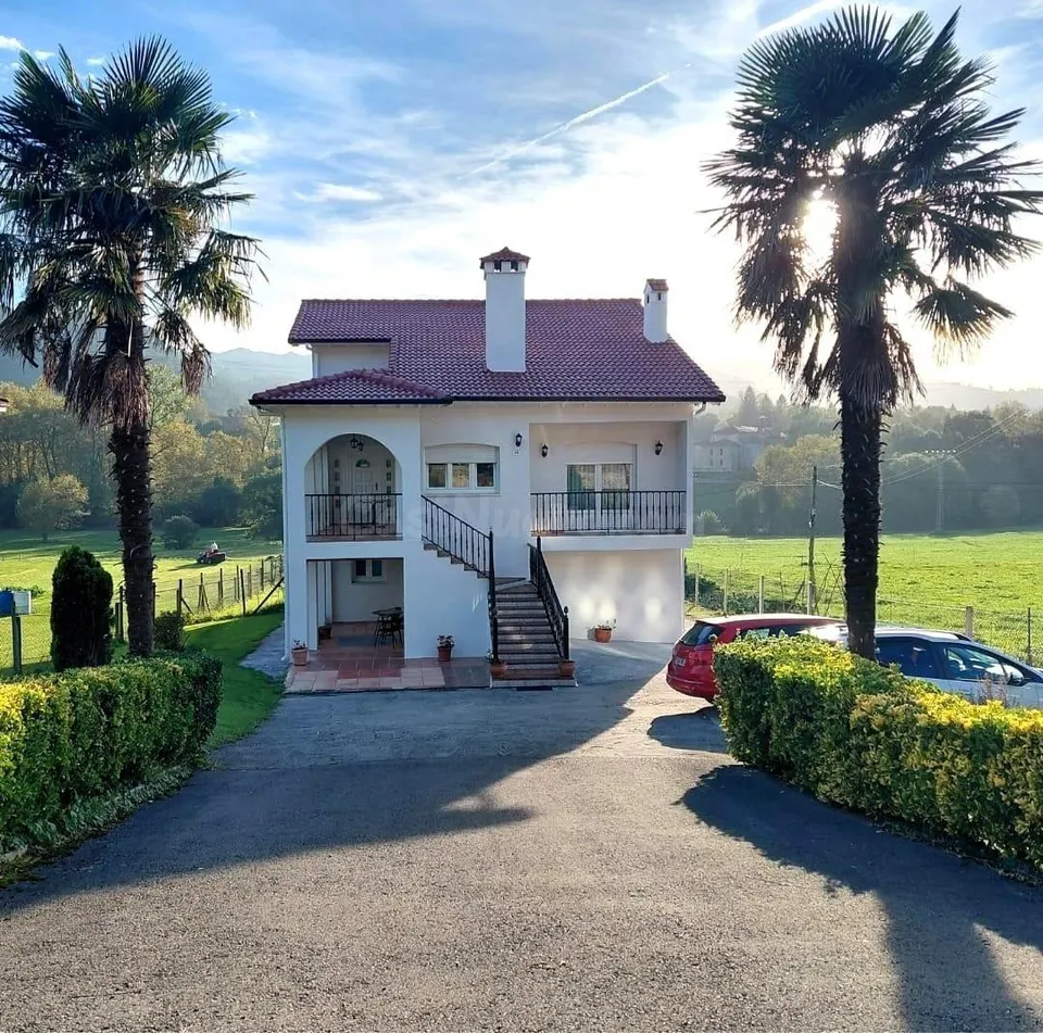 CASA INDEPENDIENTE CON JARDÍN