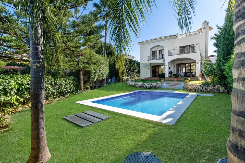 Chalet 4 habitaciones 319m² en venta - Costa Del Sol