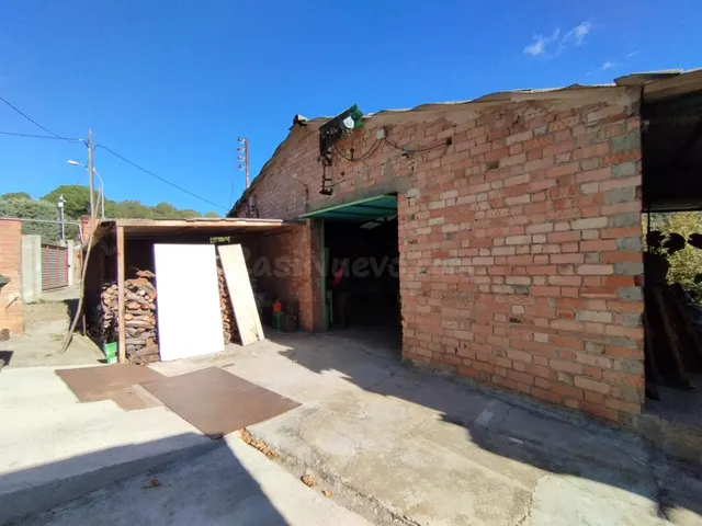 TERRENY PLA DE 600M2 AMB NAU DE 275M2 I CASETA AUXILIAR