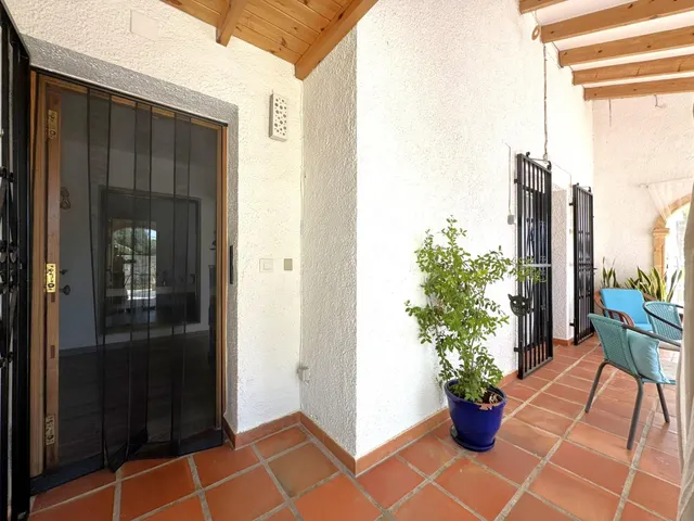EXQUISITO CHALET A UN PASO DE LA PLAYA Y EL CASCO URBANO — 13
