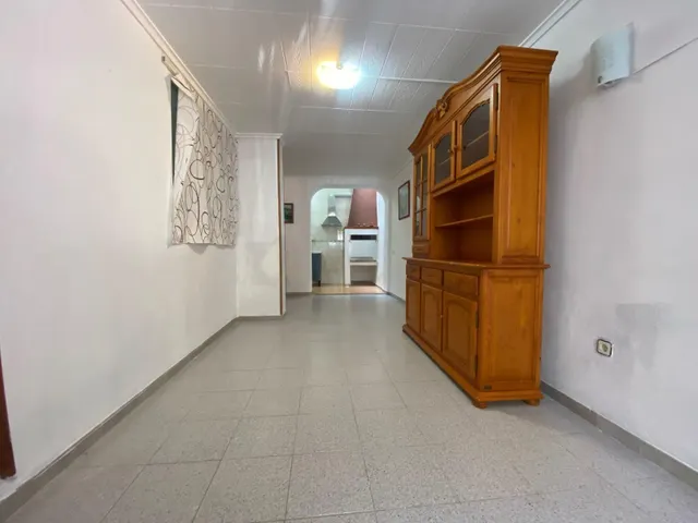 ¡AMPLIA VIVIENDA CON TERRAZA EN LA ZONA ALTA DE LA POBLACIÓN! — 10