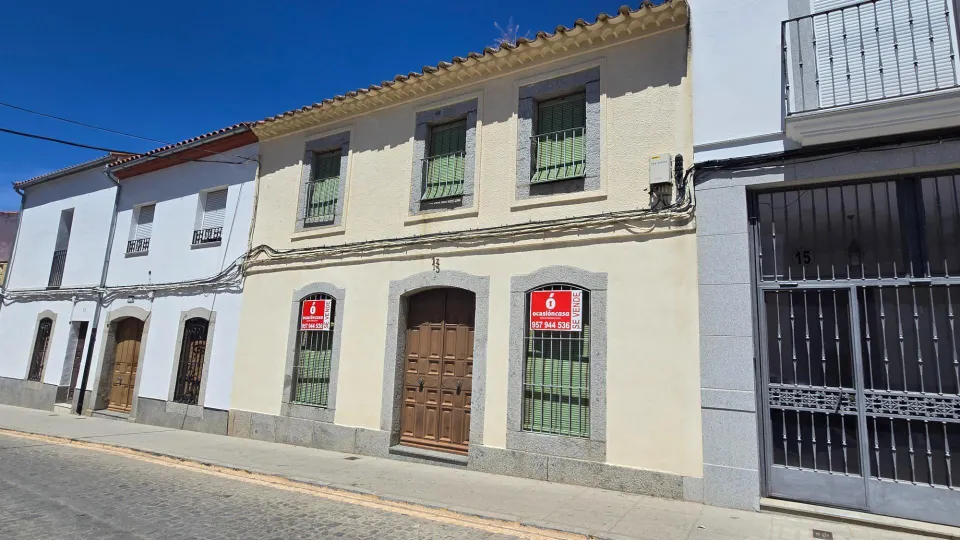 CASA EN VENTA JUNTO A SALESIANOS