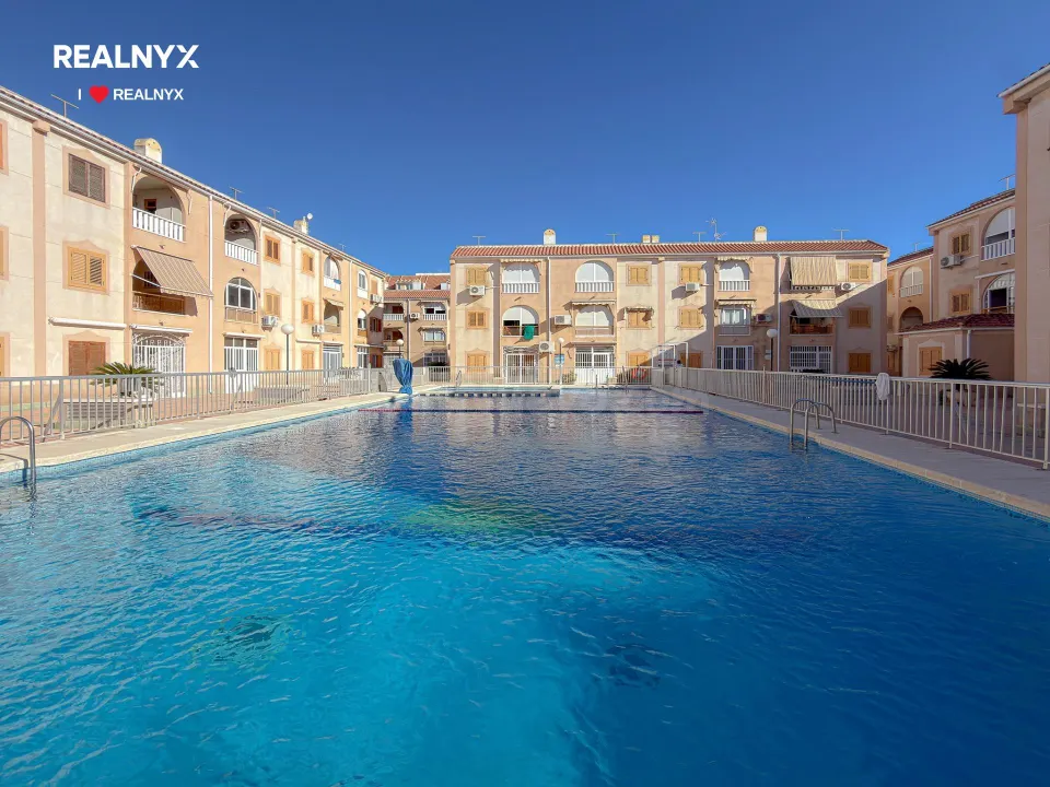 Acequion! Fantástico apartamento con amplia terraza y vistas laterales al mar + gigantesca piscina comunitaria (300 mts playa)