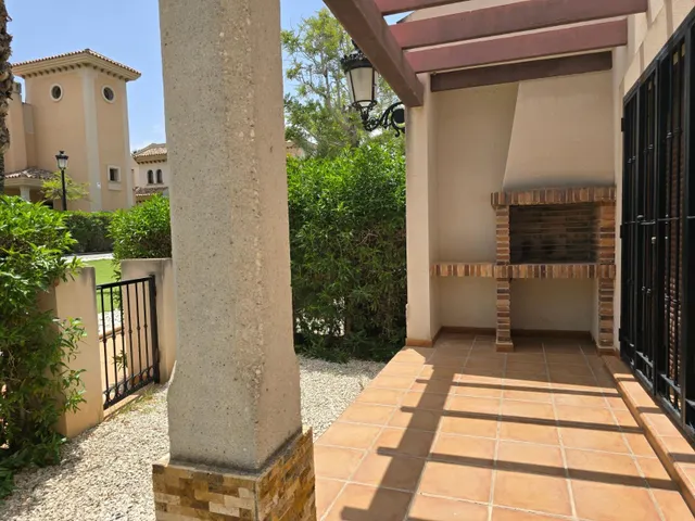 ADOSADO CON JARDÍN Y PISCINA COMUNITARIA EN CAMPO DE GOLF — 33