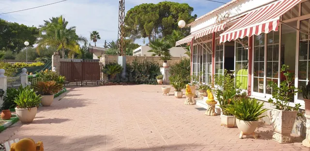 CHALET EN VENTA CON PISCINA Y BARBACOA