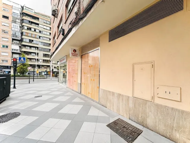 Local comercial 27m² en venta - Gran capitan — 7