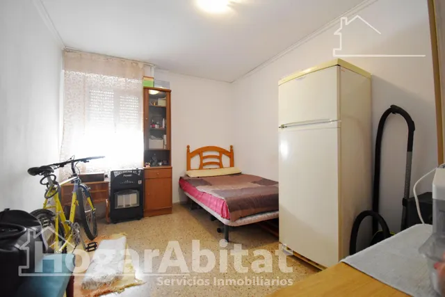 ¡4 DORMITORIOS! MUY AMPLIO CON BALCÓN EN EL CENTRO — 29