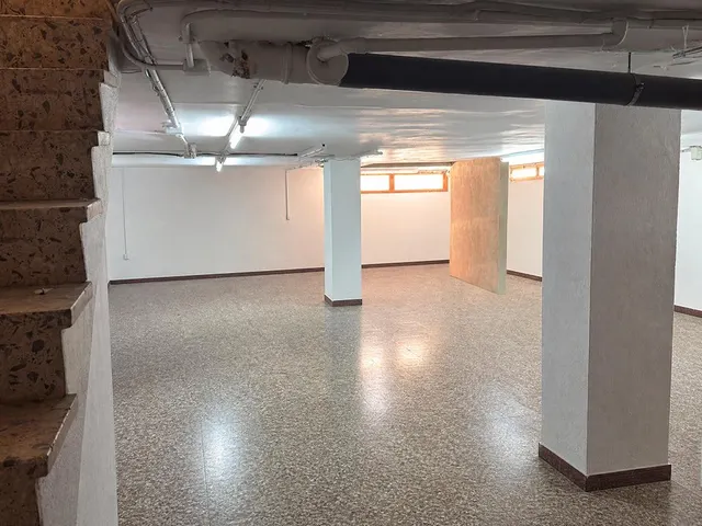 Amplio Local Comercial en Almansa - Oportunidad Única por €76,000 — 10