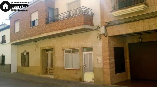INMOBILIARIA TEJARES VENDE CASA DE DOS PLANTAS EN VILLARROBL