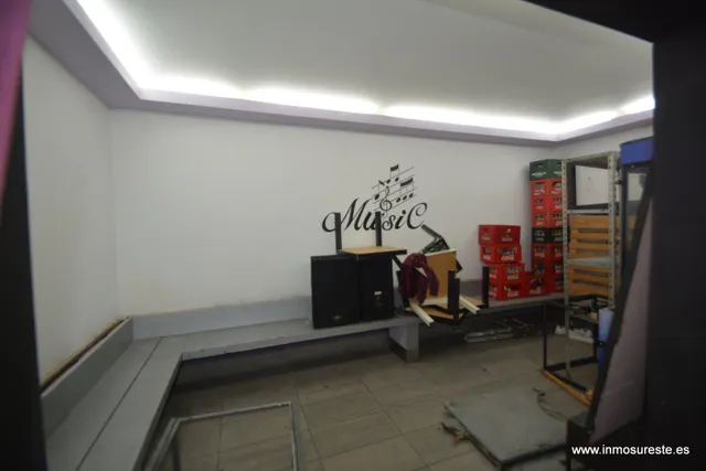 ¡¡ GRAN OPORTUNIDAD !! Local comercial situado en zona de El Escorratel, en Orihuela. 274 m2. construidos. — 4