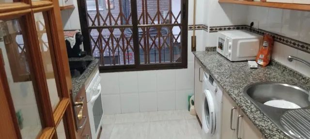 Junto a la Playa del Postiguet: Local Comercial y Vivienda en Primera Línea — 16