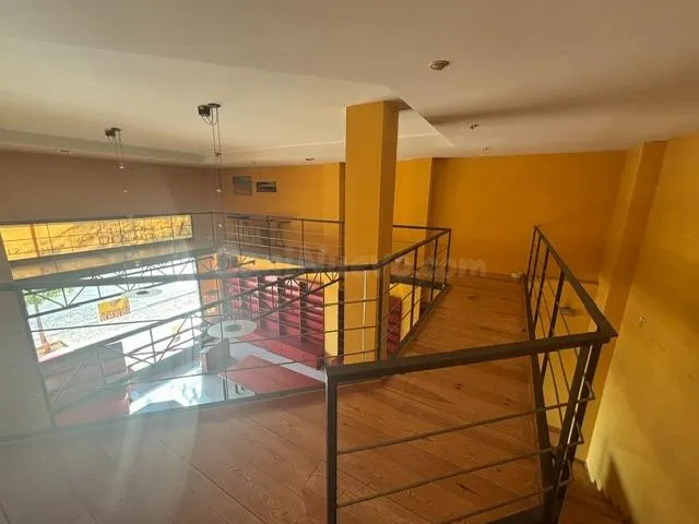 Avd. Europa. Local comercial con 3 plantas, primera linea. E - foto 5