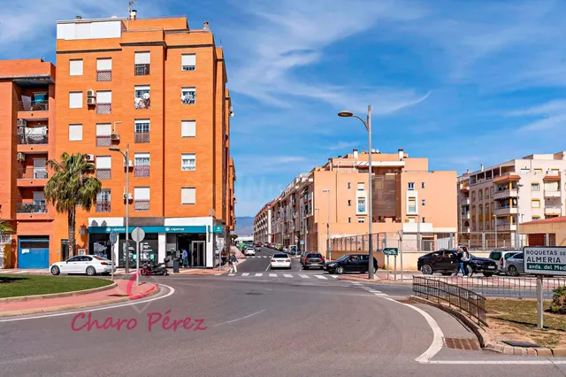 Amplio y luminoso piso con terraza y plaza de garaje en Las  - foto 3
