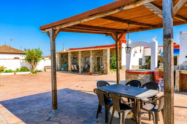 Chalet con piscina y apartamento independiente en parcela de - foto 3
