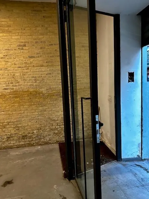 SE VENDE LOCAL EN RUZAFA — 12