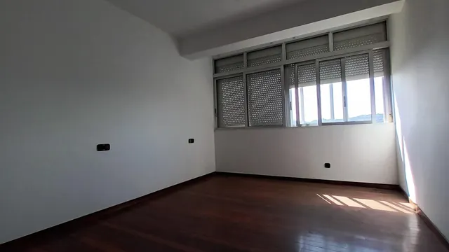 Casa 4 dormitorios en Avenida de Aeropuerto — 13