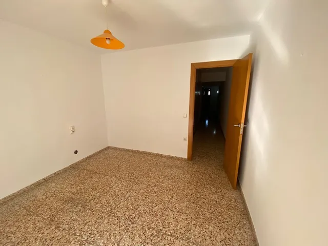 ¡AMPLIO PISO EN UNA ZONA TRANQUILA DE ALCANAR! — 36