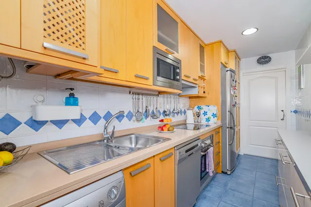 ¡Tu oasis junto a mar! Precioso piso de 2 dormitorios con terraza, piscina y garaje en Playa Poniente, Motril. — 30
