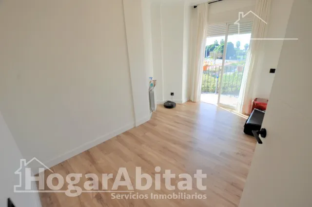 Exclusivo adosado totalmente reformado con terrazas, buhardilla, vistas despejadas y garaje doble — 19