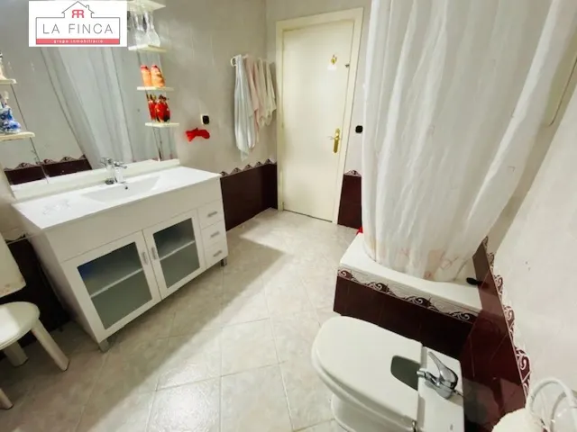 Gran Casa Independiente con piscina y zonas ajardinadas. — 36