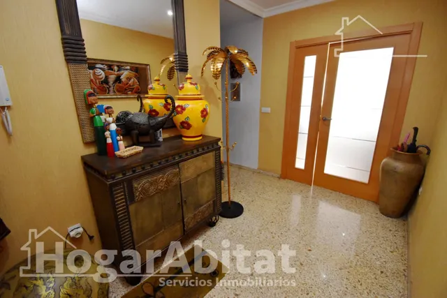MUY AMPLIO CON GARAJE Y BALCÓN EN EL CENTRO — 32